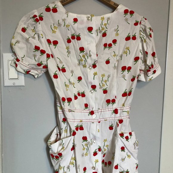 Vintage Cottagecore Strawberry Print Blouse 🍓 - Picture 2 of 7